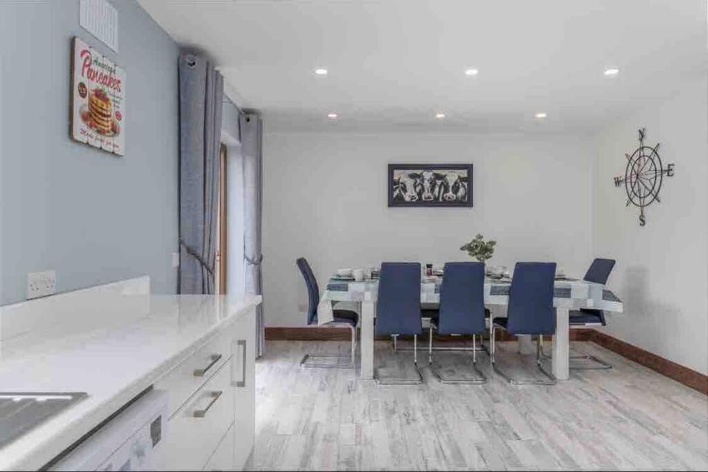 Wonderful Coastal Home In Dingle Town Extérieur photo