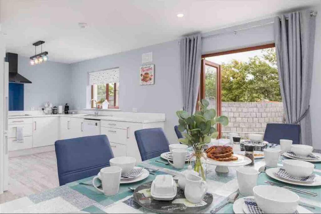 Wonderful Coastal Home In Dingle Town Extérieur photo