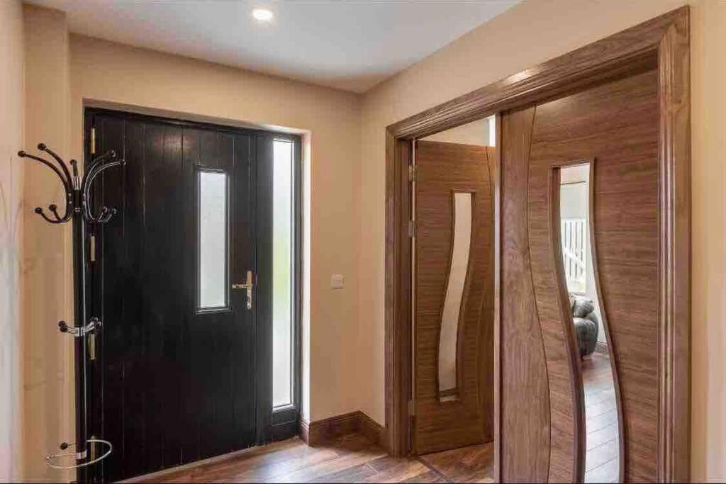Wonderful Coastal Home In Dingle Town Extérieur photo